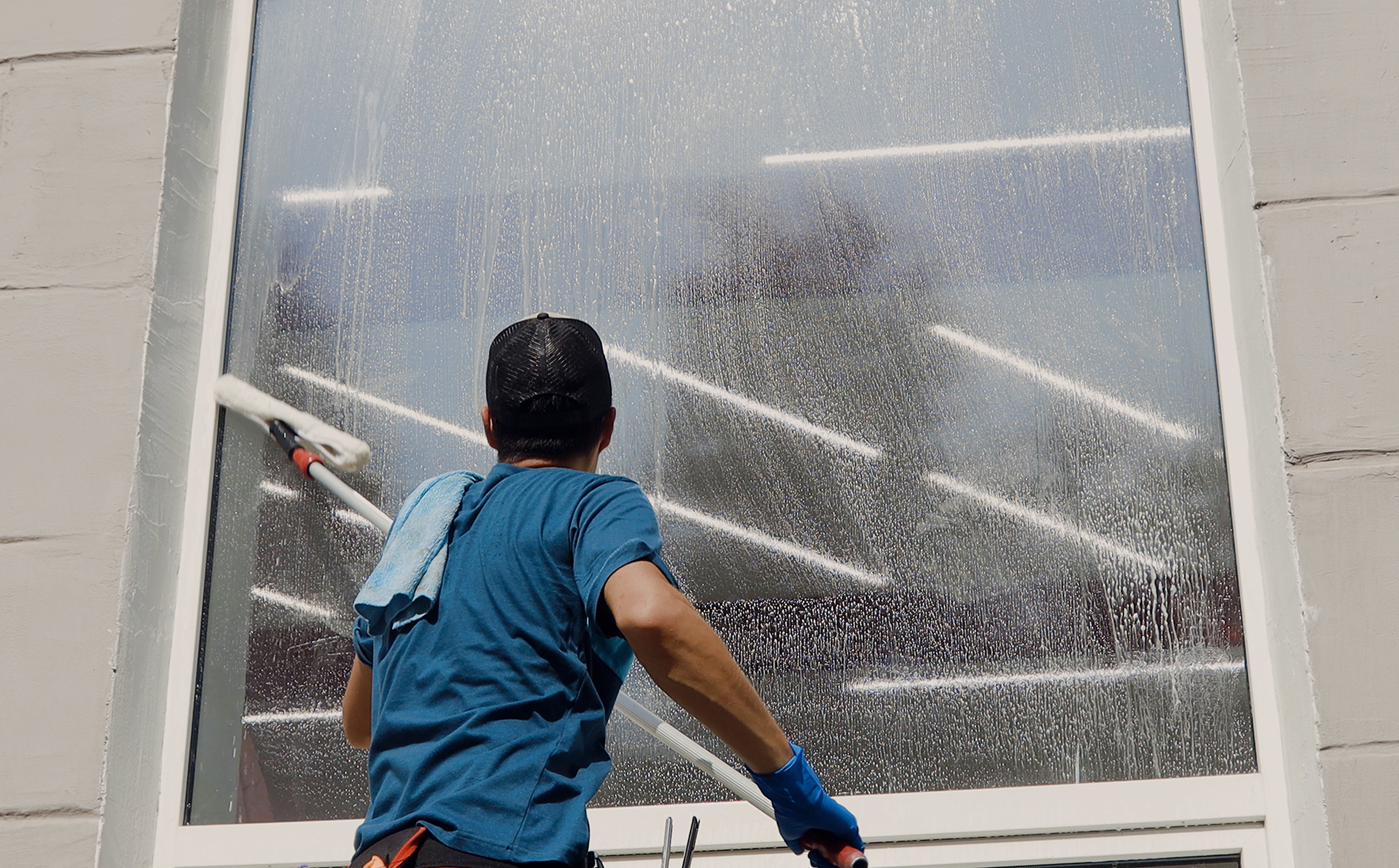 Außenrienigung-fenster Zekirovski-gebaeudemanagement-reinigung-service